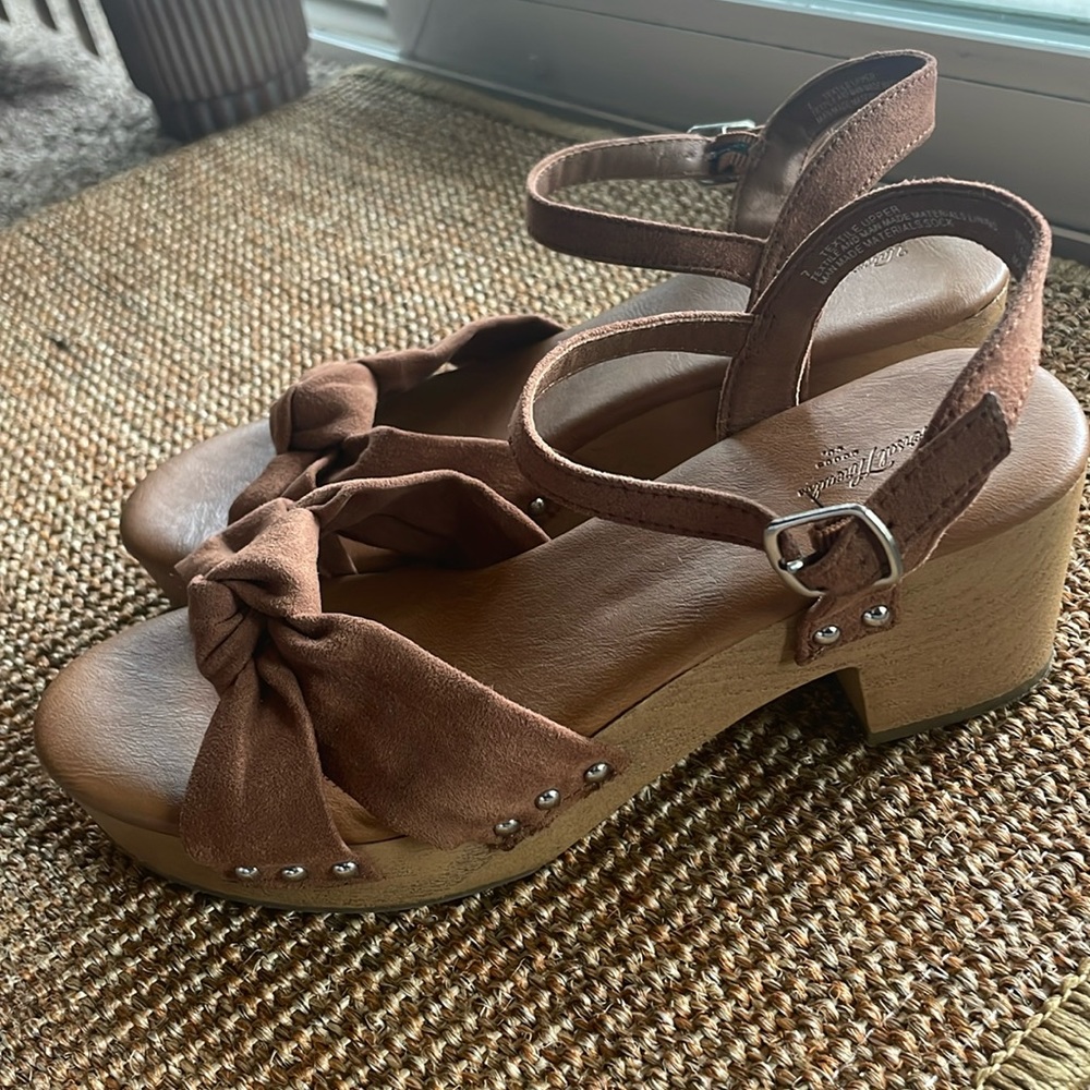 Women’s sandals